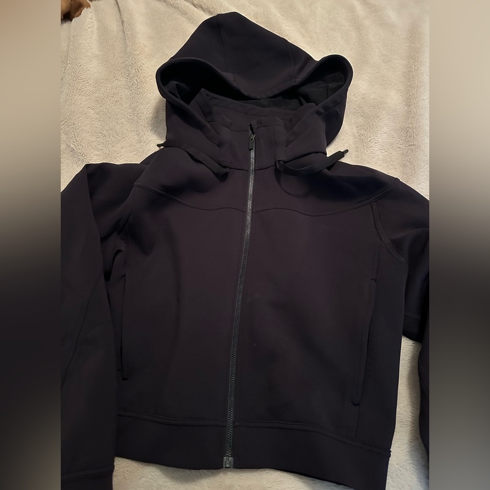 Size 12 Black Lululemon cropped scuba hoodie.